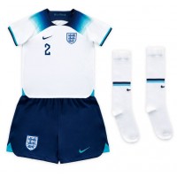 Camiseta Inglaterra Kyle Walker #2 Primera Equipación para niños Mundial 2022 manga corta (+ pantalones cortos)